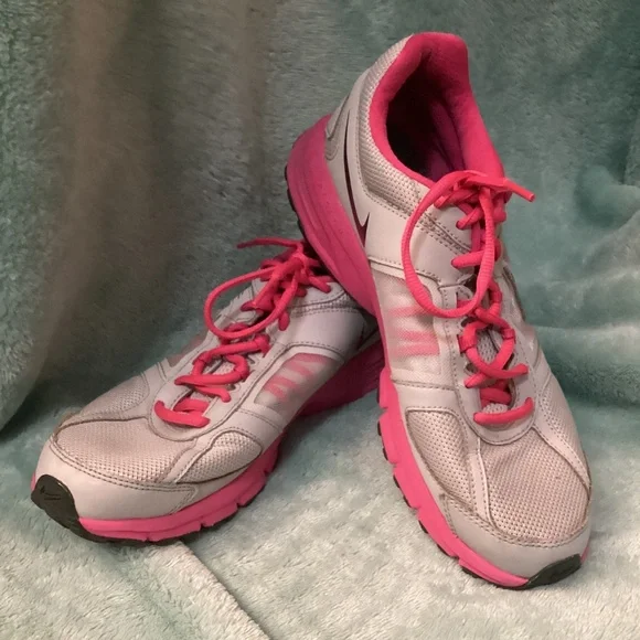 Nike Shoes Womens Nike Air Relentless Reslon Sneakers Size